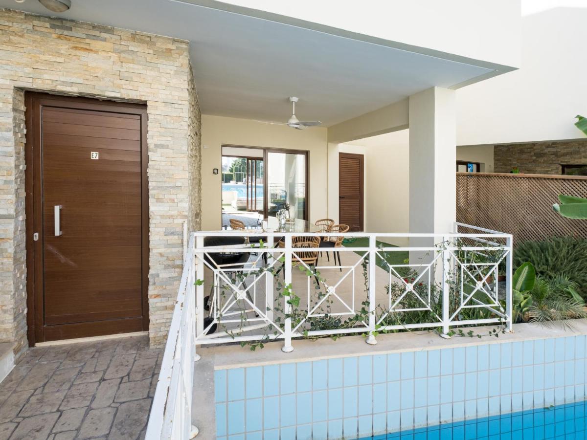 Sanders Aqua Park Resort - Precious 3-Bedroom Holiday Home With Shared Pool 利马索尔 外观 照片